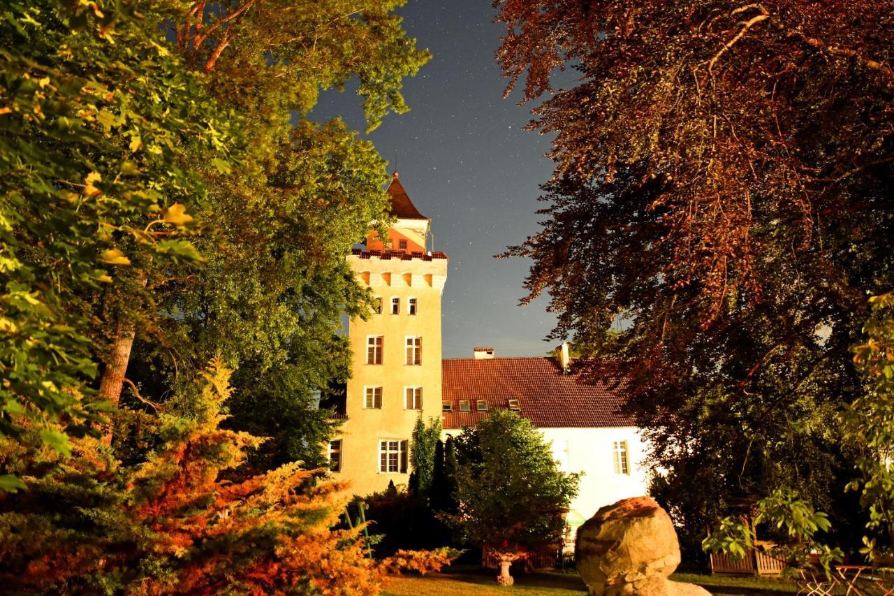 Zamek Nowecin Hotel Leba Exterior photo