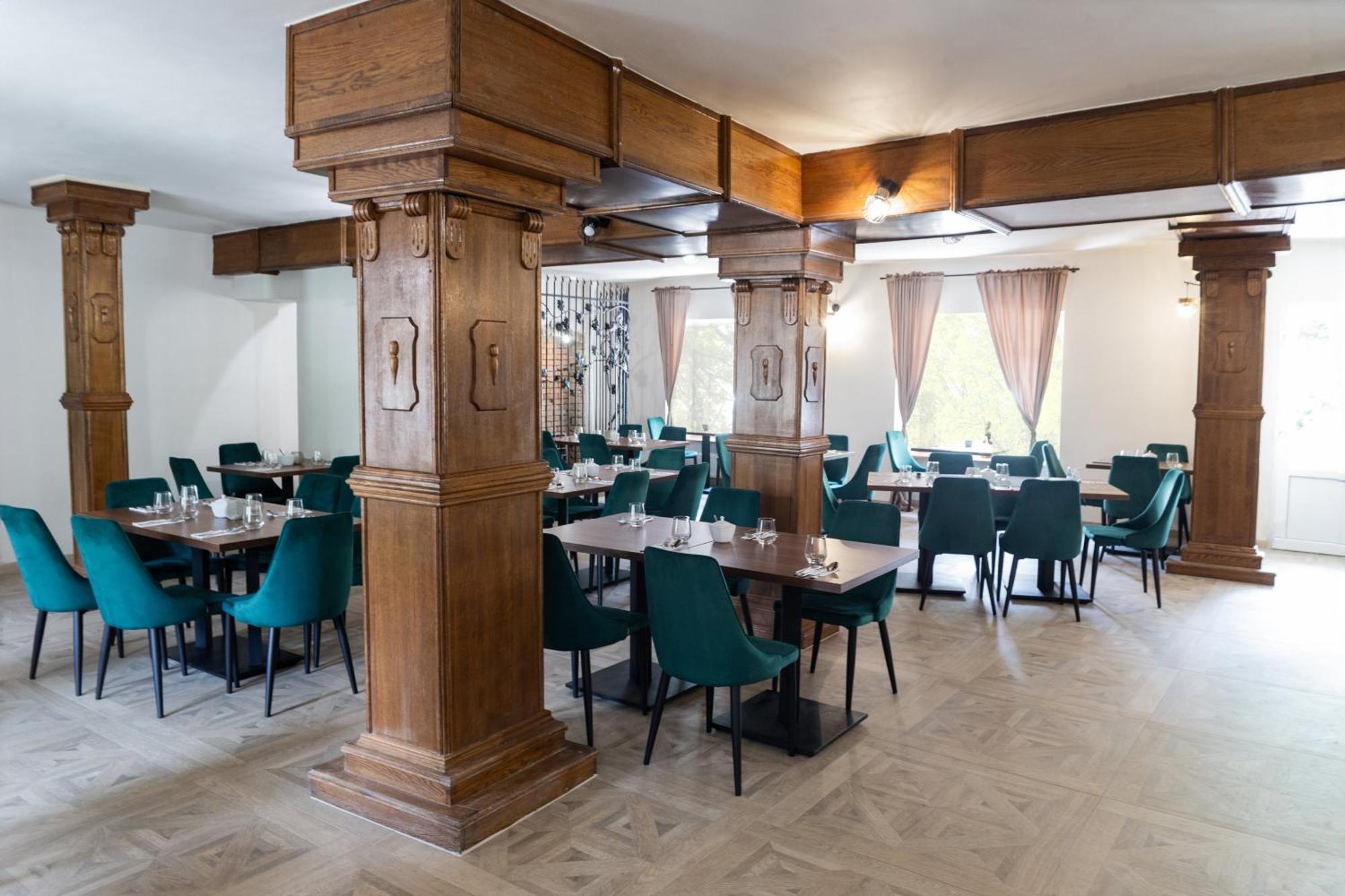Zamek Nowecin Hotel Leba Exterior photo