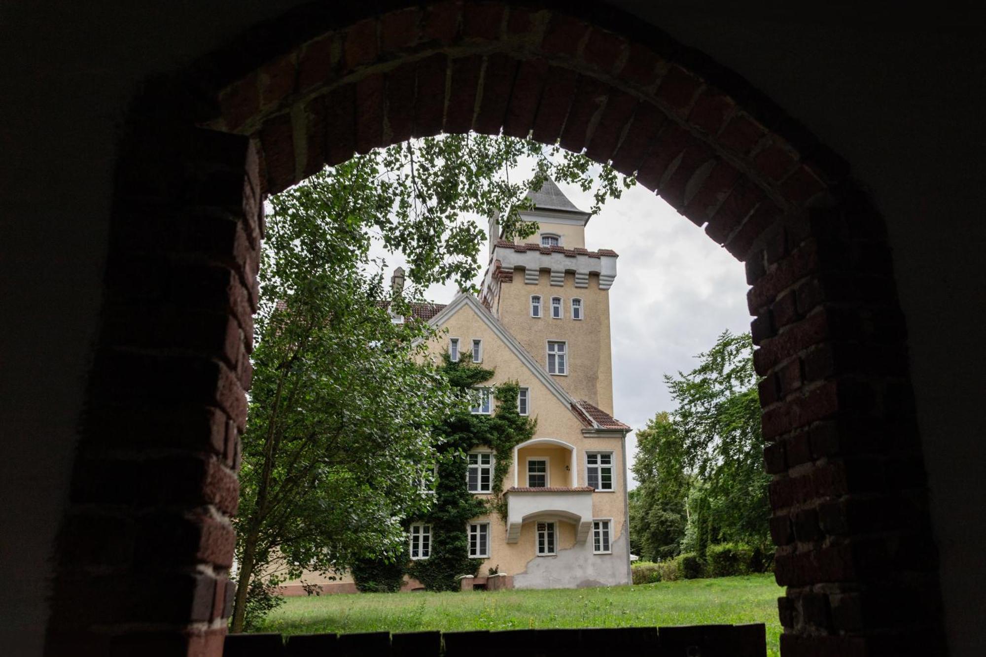Zamek Nowecin Hotel Leba Exterior photo