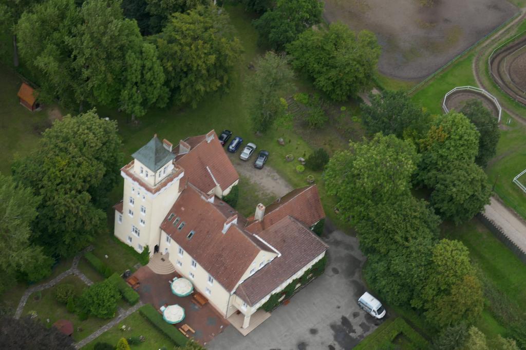 Zamek Nowecin Hotel Leba Exterior photo