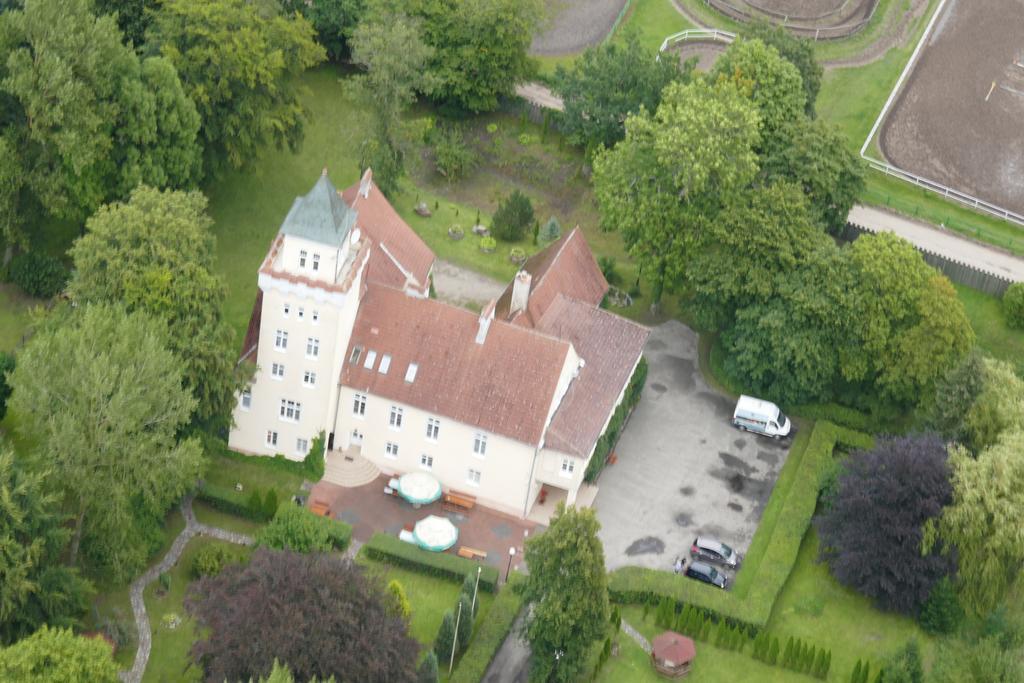Zamek Nowecin Hotel Leba Exterior photo